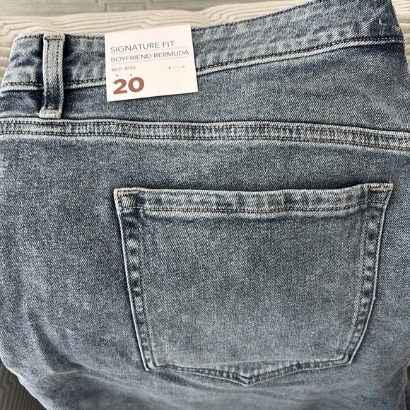 NWT Lane Bryant Distressed/Frayed Boyfriend Mid Rise Bermuda Shorts. Size 20 - Picture 4 of 15